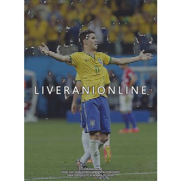 (140612) -- SAO PAULO, June 12, 2014 () -- Brazil\'s Oscar celebrates after scoring the third goal of Brazil during the opening match of 2014 FIFA World Cup in the Arena de Sao Paulo Stadium in Sao Paulo, Brazil, June 12, 2014. Brazil won 3-1 over Croatia on Thursday. (/Zhou Lei)(rh) AG ALDO LIVERANI SAS ONLY ITALY