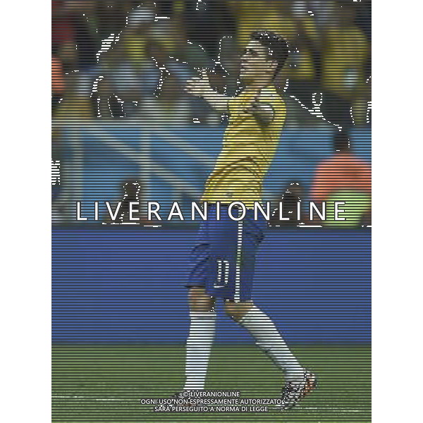(140612) -- SAO PAULO, June 12, 2014 () -- Brazil\'s Oscar celebrates after scoring the third goal of Brazil during the opening match of 2014 FIFA World Cup in the Arena de Sao Paulo Stadium in Sao Paulo, Brazil, June 12, 2014. Brazil won 3-1 over Croatia on Thursday. (/Zhou Lei)(rh) AG ALDO LIVERANI SAS ONLY ITALY