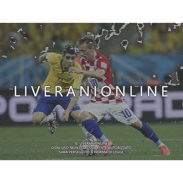 (140612) -- SAO PAULO, June 12, 2014 () -- Brazil\'s Oscar vies with Croatia\'s Luka Modric during the opening match of 2014 FIFA World Cup in the Arena de Sao Paulo Stadium in Sao Paulo, Brazil, June 12, 2014. Brazil won 3-1 over Croatia. (/Qi Heng)(rh) AG ALDO LIVERANI SAS ONLY ITALY