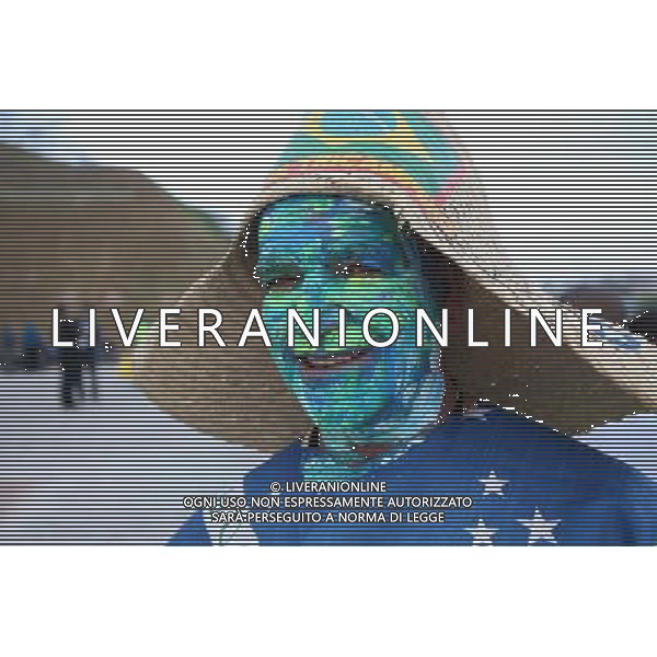 (140612) -- BRAZIL, SAO PAULO, June 12, 2014 () -- A Brazil\'s soccer fan poses for a photo near the Arena de Sao Paulo Stadium before the opening ceremony of the World Cup 2014 in Sao Paulo, Brazil, on June 12, 2014. (/ Rahel Patrasso) (rh) ©PHOTOSHOT/Agenzia Aldo Liverani sas - ITALY ONLY - EDITORIAL USE ONLY - Soldati e polizia locale di guardia prima della cerimonia di apertura della Coppa del Mondo FIFA 2014 a Sao Paolo, in Brasile, il 12 giugno 2014