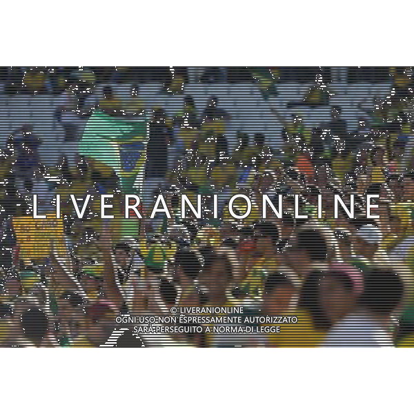 (140612) -- SAO PAULO, June 12, 2014 () -- Fans of Brazil cheer and chant for their team during the opening match of 2014 FIFA World Cup in the Arena de Sao Paulo Stadium in Sao Paulo, Brazil, June 12, 2014. Brazil won 3-1 over Croatia on Thursday. (/Zhou Lei)(rh) ©PHOTOSHOT/Agenzia Aldo Liverani sas - ITALY ONLY - EDITORIAL USE ONLY - Brasile - Croazia partita di apertura della FIFA World Cup Brasile 2014 Gruppo A San Paolo - 12 giugno 2014