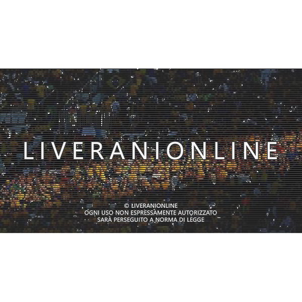 (140612) -- SAO PAULO, June 12, 2014 () -- Brazilian football fans watch the opening match of 2014 FIFA World Cup in the Arena de Sao Paulo Stadium in Sao Paulo, Brazil, June 12, 2014. Brazil won 3-1 over Croatia on Thursday (/Liao Yujie)(pcy) ©PHOTOSHOT/Agenzia Aldo Liverani sas - ITALY ONLY - EDITORIAL USE ONLY - Brasile - Croazia partita di apertura della FIFA World Cup Brasile 2014 Gruppo A San Paolo - 12 giugno 2014