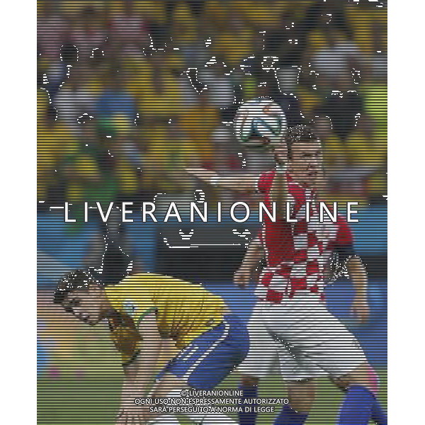 (140612) -- SAO PAULO, June 12, 2014 () -- Brazil\'s Oscar (L) vies with Croatia\'s Ivan Perisic during the opening match of 2014 FIFA World Cup in the Arena de Sao Paulo Stadium in Sao Paulo, Brazil, June 12, 2014. Brazil won 3-1 over Croatia on Thursday. (/Zhou Lei)(rh) ©PHOTOSHOT/Agenzia Aldo Liverani sas - ITALY ONLY - EDITORIAL USE ONLY - Brasile - Croazia partita di apertura della FIFA World Cup Brasile 2014 Gruppo A San Paolo - 12 giugno 2014