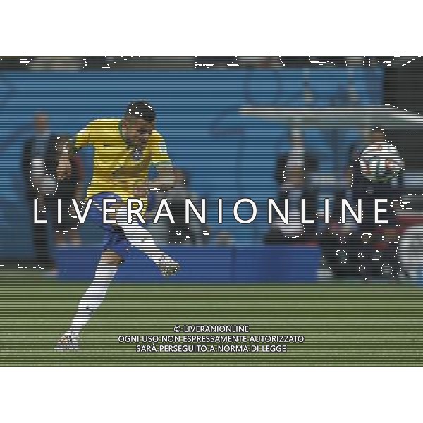 (140612) -- SAO PAULO, June 12, 2014 () -- Brazil\'s Dani Alves shoots a free ball during the opening match of 2014 FIFA World Cup in the Arena de Sao Paulo Stadium in Sao Paulo, Brazil, June 12, 2014. Brazil won 3-1 over Croatia on Thursday. (/Zhou Lei)(rh) ©PHOTOSHOT/Agenzia Aldo Liverani sas - ITALY ONLY - EDITORIAL USE ONLY - Brasile - Croazia partita di apertura della FIFA World Cup Brasile 2014 Gruppo A San Paolo - 12 giugno 2014