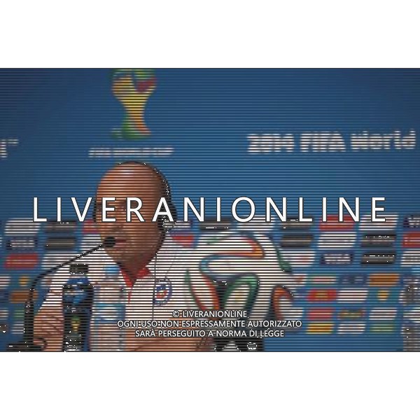 (140612) -- CUIABA, June 12, 2014 () -- Chile\'s coach Jorge Sampaoli attends a press conference in Cuiaba, Brazil, June 12, 2014. Chile will face Australia on friday. (/Liu Dawei)(rh) ©PHOTOSHOT/Agenzia Aldo Liverani sas - ITALY ONLY - EDITORIAL USE ONLY - conferenza stampa della nazionale del cile a Cuiaba, Brasile, 12 Giugno 2014