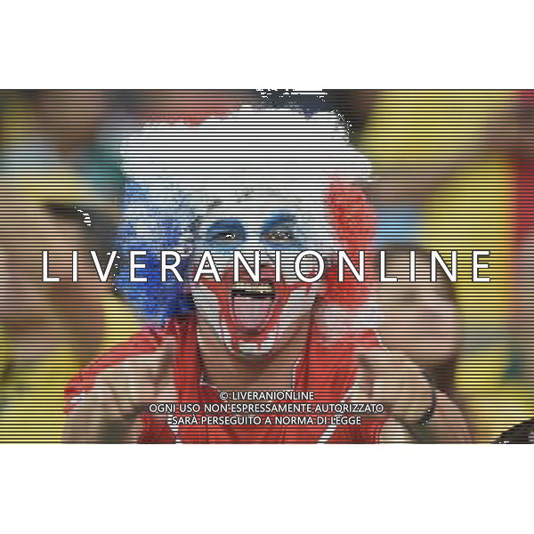 (140613) -- CUIABA, June 13, 2014 () -- A fan poses for photos ahead of a Group B match between Chile and Australia of 2014 FIFA World Cup in the Arena Pantanal Stadium in Cuiaba, Brazil, June 13, 2014. (/Liu Dawei)(rh) ©photoshot/Agenzia Aldo Liverani sas - ITALY ONLY - EDITORIAL USE ONLY - Cile v Australia partita del Gruppo B Coppa del mondo FIFA World Cup nel Pantanal stadio Arena di Cuiaba, Brasile, 13 giugno 2014