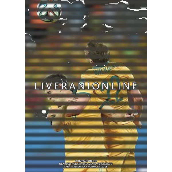 (140613) -- CUIABA, June 13, 2014 () -- Australia\'s Alex Wilkinson (R) collides with his teammate Matthew Spiranovic for a headball during a Group B match between Chile and Australia of 2014 FIFA World Cup in the Arena Pantanal Stadium in Cuiaba, Brazil, June 13, 2014. (/Liu Dawei)(pcy) ©photoshot/Agenzia Aldo Liverani sas - ITALY ONLY - EDITORIAL USE ONLY - Cile v Australia partita del Gruppo B Coppa del mondo FIFA World Cup nel Pantanal stadio Arena di Cuiaba, Brasile, 13 giugno 2014