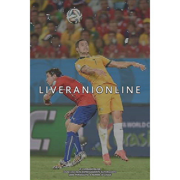 (140613) -- CUIABA, June 13, 2014 () -- Australia\'s Matthew Leckie (R) competes for a headball with Chile\'s Eugenio Mena during a Group B match between Chile and Australia of 2014 FIFA World Cup in the Arena Pantanal Stadium in Cuiaba, Brazil, June 13, 2014. (/Liu Dawei)(pcy) ©photoshot/Agenzia Aldo Liverani sas - ITALY ONLY - EDITORIAL USE ONLY - Cile v Australia partita del Gruppo B Coppa del mondo FIFA World Cup nel Pantanal stadio Arena di Cuiaba, Brasile, 13 giugno 2014