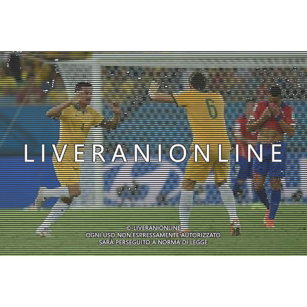 (140613) -- CUIABA, June 13, 2014 () -- Australia\'s Tim Cahill (1st L) celebrates for his goal with his teammate Matthew Spiranovic (2nd L) during a Group B match between Chile and Australia of 2014 FIFA World Cup in the Arena Pantanal Stadium in Cuiaba, Brazil, June 13, 2014. (/Liu Dawei)(pcy) ©photoshot/Agenzia Aldo Liverani sas - ITALY ONLY - EDITORIAL USE ONLY - Cile v Australia partita del Gruppo B Coppa del mondo FIFA World Cup nel Pantanal stadio Arena di Cuiaba, Brasile, 13 giugno 2014