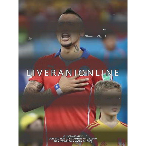 (140613) -- CUIABA, June 13, 2014 () -- Chile\'s Arturo Vidal sings Chilean national anthem during a Group B match between Chile and Australia of 2014 FIFA World Cup in the Arena Pantanal Stadium in Cuiaba, Brazil, June 13, 2014. (/Li Ming)(rh) ©photoshot/Agenzia Aldo Liverani sas - ITALY ONLY - EDITORIAL USE ONLY - Cile v Australia partita del Gruppo B Coppa del mondo FIFA World Cup nel Pantanal stadio Arena di Cuiaba, Brasile, 13 giugno 2014