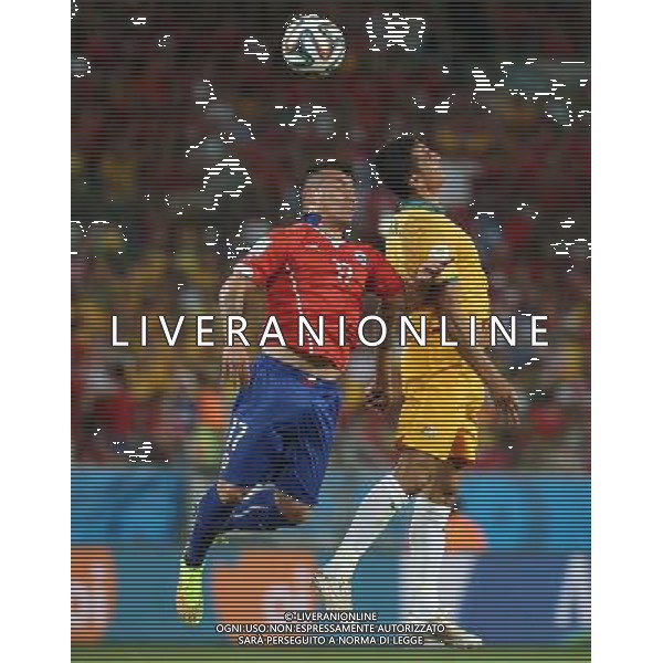 (140613) -- CUIABA, June 13, 2014 () -- Chile\'s Gary Medel competes a headball with Australia\'s player during a Group B match between Chile and Australia of 2014 FIFA World Cup in the Arena Pantanal Stadium in Cuiaba, Brazil, June 13, 2014. (/Li Ming)(rh) ©photoshot/Agenzia Aldo Liverani sas - ITALY ONLY - EDITORIAL USE ONLY - Cile v Australia partita del Gruppo B Coppa del mondo FIFA World Cup nel Pantanal stadio Arena di Cuiaba, Brasile, 13 giugno 2014
