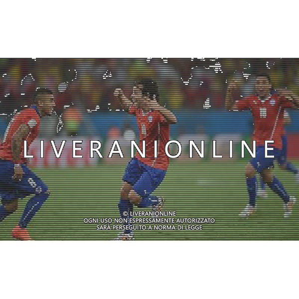 (140613) -- CUIABA, June 13, 2014 () -- Chile\'s Jorge Valdivia (C) celebrates the goal during a Group B match between Chile and Australia of 2014 FIFA World Cup in the Arena Pantanal Stadium in Cuiaba, Brazil, June 13, 2014. (/Liu Dawei)(rh) ©photoshot/Agenzia Aldo Liverani sas - ITALY ONLY - EDITORIAL USE ONLY - Cile v Australia partita del Gruppo B Coppa del mondo FIFA World Cup nel Pantanal stadio Arena di Cuiaba, Brasile, 13 giugno 2014