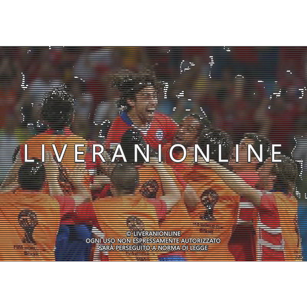 (140613) -- CUIABA, June 13, 2014 () -- Chile\'s players celebrate the goal during a Group B match between Chile and Australia of 2014 FIFA World Cup in the Arena Pantanal Stadium in Cuiaba, Brazil, June 13, 2014. (/Liu Dawei)(rh) ©photoshot/Agenzia Aldo Liverani sas - ITALY ONLY - EDITORIAL USE ONLY - Cile v Australia partita del Gruppo B Coppa del mondo FIFA World Cup nel Pantanal stadio Arena di Cuiaba, Brasile, 13 giugno 2014