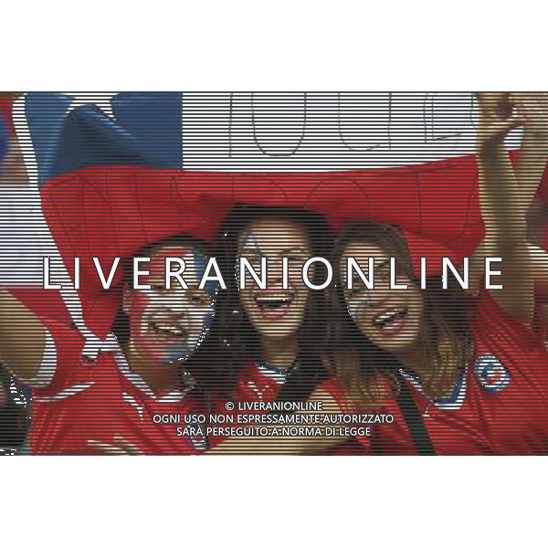 (140613) -- CUIABA, June 13, 2014 () -- Fans of Chile pose for photos ahead of a Group B match between Chile and Australia of 2014 FIFA World Cup in the Arena Pantanal Stadium in Cuiaba, Brazil, June 13, 2014. (/Li Ming)(rh) ©photoshot/Agenzia Aldo Liverani sas - ITALY ONLY - EDITORIAL USE ONLY - Cile v Australia partita del Gruppo B Coppa del mondo FIFA World Cup nel Pantanal stadio Arena di Cuiaba, Brasile, 13 giugno 2014