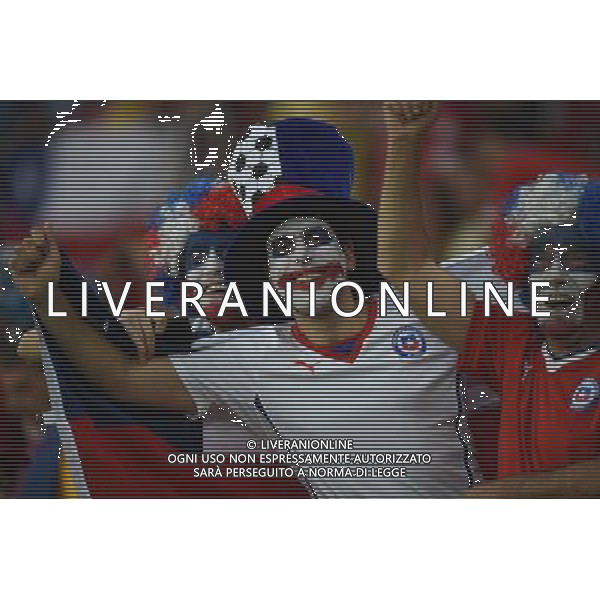 (140613) -- CUIABA, June 13, 2014 () -- Fans pose for photos ahead of a Group B match between Chile and Australia of 2014 FIFA World Cup in the Arena Pantanal Stadium in Cuiaba, Brazil, June 13, 2014. (/Liu Dawei)(rh) ©photoshot/Agenzia Aldo Liverani sas - ITALY ONLY - EDITORIAL USE ONLY - Cile v Australia partita del Gruppo B Coppa del mondo FIFA World Cup nel Pantanal stadio Arena di Cuiaba, Brasile, 13 giugno 2014