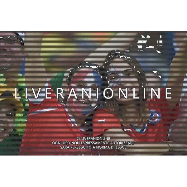 (140613) -- CUIABA, June 13, 2014 () -- Fans pose for photos ahead of a Group B match between Chile and Australia of 2014 FIFA World Cup in the Arena Pantanal Stadium in Cuiaba, Brazil, June 13, 2014. (/Liu Dawei)(rh) ©photoshot/Agenzia Aldo Liverani sas - ITALY ONLY - EDITORIAL USE ONLY - Cile v Australia partita del Gruppo B Coppa del mondo FIFA World Cup nel Pantanal stadio Arena di Cuiaba, Brasile, 13 giugno 2014