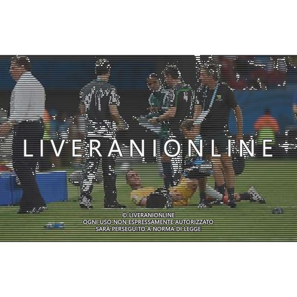 (140613) -- CUIABA, June 13, 2014 () -- Injured Australia\'s Ivan Franjic (below) lies down and receives treatment during a Group B match between Chile and Australia of 2014 FIFA World Cup in the Arena Pantanal Stadium in Cuiaba, Brazil, June 13, 2014. (/Liu Dawei)(pcy) ©photoshot/Agenzia Aldo Liverani sas - ITALY ONLY - EDITORIAL USE ONLY - Cile v Australia partita del Gruppo B Coppa del mondo FIFA World Cup nel Pantanal stadio Arena di Cuiaba, Brasile, 13 giugno 2014