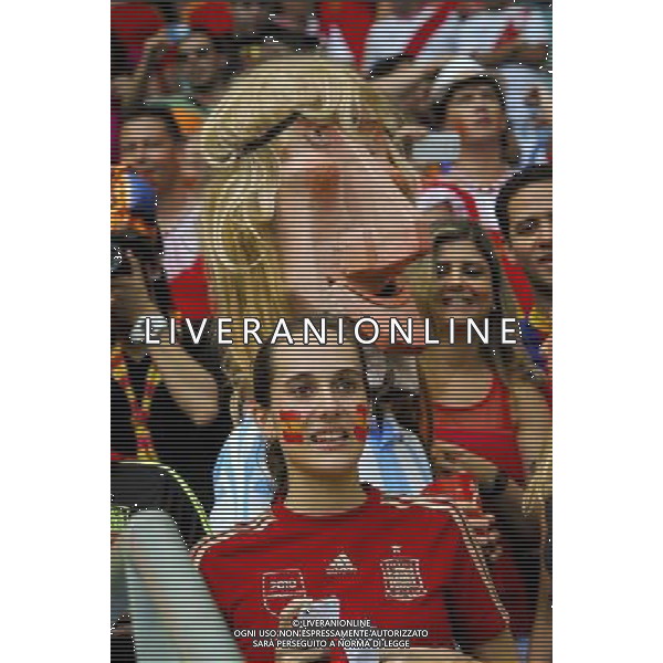 Crowd celebrates before the beginning of the 2014 World Cup match Spain x Netherlands, this friday 13th, in Salvador, Brasil (Photo by Gustavo Basso/NurPhoto) ©photoshot/Agenzia Aldo Liverani sas - ITALY ONLY - EDITORIAL USE ONLY - Spagna Vs Olanda partita del Gruppo B Coppa del Mondo FIFA 2014 in Salvador, in Brasile, 13 giugno 2014