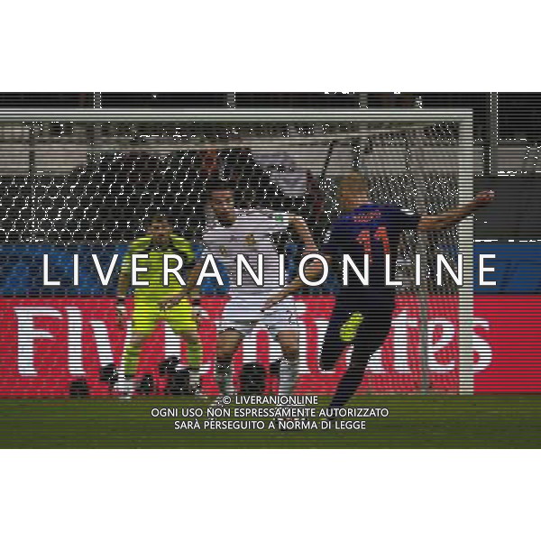 Netherland Robben, and Spains\'s Azpilicueta and Iker Casillas, at the #3 2014 World Cup match between Spain and Netherlands, in Salvador, Brasil, this friday 13th (Photo by Gustavo Basso/NurPhoto) ©photoshot/Agenzia Aldo Liverani sas - ITALY ONLY - EDITORIAL USE ONLY - Spagna Vs Olanda partita del Gruppo B Coppa del Mondo FIFA 2014 in Salvador, in Brasile, 13 giugno 2014