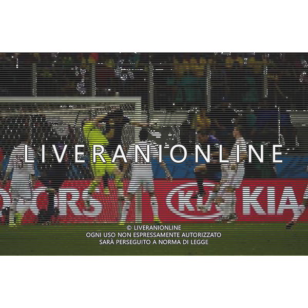 Netherland\'s #3 Stefan de Vrij scores 3-1 against Iker Casillas goal , at the #3 2014 World Cup match between Spain and Netherlands, in Salvador, Brasil, this friday 13th (Photo by Gustavo Basso/NurPhoto) ©photoshot/Agenzia Aldo Liverani sas - ITALY ONLY - EDITORIAL USE ONLY - Spagna Vs Olanda partita del Gruppo B Coppa del Mondo FIFA 2014 in Salvador, in Brasile, 13 giugno 2014