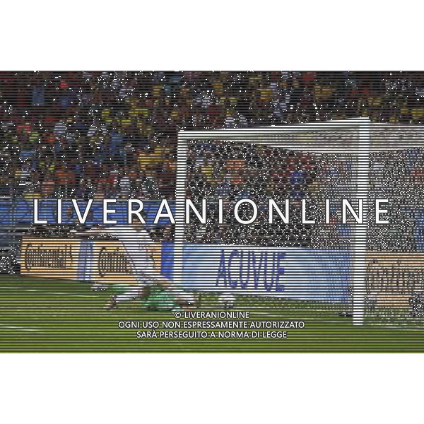 Spain\'s #21 David Silva scores a non-valid goal, at the #3 2014 World Cup match between Spain and Netherlands, in Salvador, Brasil, this friday 13th (Photo by Gustavo Basso/NurPhoto) ©photoshot/Agenzia Aldo Liverani sas - ITALY ONLY - EDITORIAL USE ONLY - Spagna Vs Olanda partita del Gruppo B Coppa del Mondo FIFA 2014 in Salvador, in Brasile, 13 giugno 2014