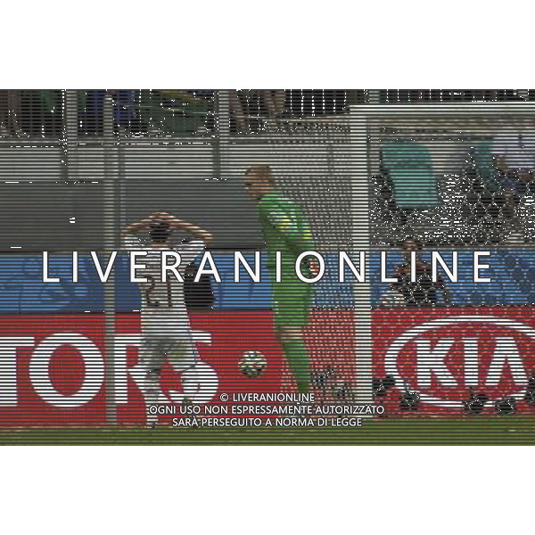 Spain\'s David Silva, #21, tries without sucess to score against Netherlands\' goalkeeper, Jasper Cillessen, #1, at the 2014 World Cup match between Spain and Netherlands, in Salvador, Brasil, this friday 13th (Photo by Gustavo Basso/NurPhoto) ©photoshot/Agenzia Aldo Liverani sas - ITALY ONLY - EDITORIAL USE ONLY - Spagna Vs Olanda partita del Gruppo B Coppa del Mondo FIFA 2014 in Salvador, in Brasile, 13 giugno 2014