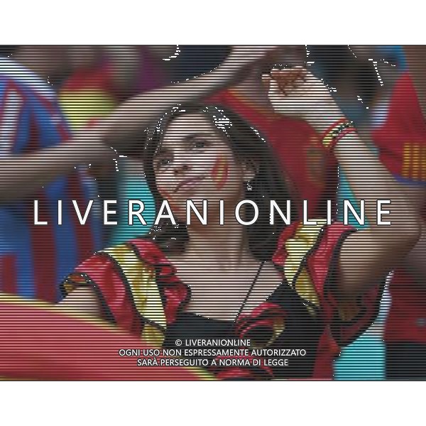 (140613) -- SALVADOR, June 13, 2014 () -- A Spain\'s fan dances at the Arena Fonte Nova Stadium before a Group B match between Spain and Netherlands of 2014 FIFA World Cup in Salvador, Brazil, June 13, 2014. (/Cao Can) ©photoshot/Agenzia Aldo Liverani sas - ITALY ONLY - EDITORIAL USE ONLY - Spagna Vs Olanda partita del Gruppo B Coppa del Mondo FIFA 2014 in Salvador, in Brasile, 13 giugno 2014