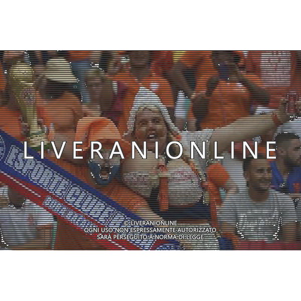 (140613) -- SALVADOR, June 13, 2014 () -- Fans pose at the Arena Fonte Nova Stadium before a Group B match between Spain and Netherlands of 2014 FIFA World Cup in Salvador, Brazil, June 13, 2014. (/Yang Lei) ©photoshot/Agenzia Aldo Liverani sas - ITALY ONLY - EDITORIAL USE ONLY - Spagna Vs Olanda partita del Gruppo B Coppa del Mondo FIFA 2014 in Salvador, in Brasile, 13 giugno 2014