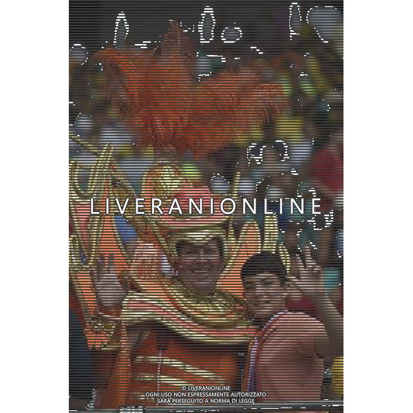 (140613) -- SALVADOR, June 13, 2014 () -- Fans pose at the Arena Fonte Nova Stadium before a Group B match between Spain and Netherlands of 2014 FIFA World Cup in Salvador, Brazil, June 13, 2014. (/Yang Lei) ©photoshot/Agenzia Aldo Liverani sas - ITALY ONLY - EDITORIAL USE ONLY - Spagna Vs Olanda partita del Gruppo B Coppa del Mondo FIFA 2014 in Salvador, in Brasile, 13 giugno 2014