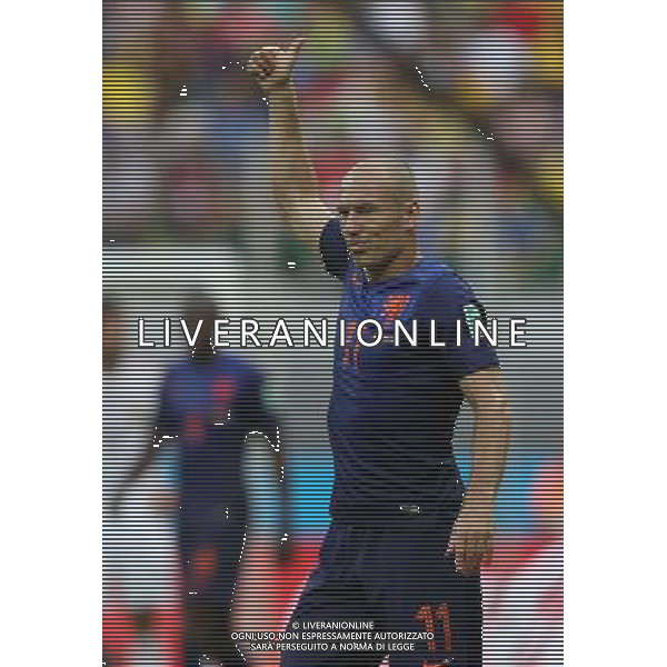 (140613) -- SALVADOR, June 13, 2014 () -- Netherlands\' Arjen Robben makes a gesture to his teammates at the Arena Fonte Nova Stadium during a Group B match between Spain and Netherlands of 2014 FIFA World Cup in Salvador, Brazil, June 13, 2014. (/Cao Can) ©photoshot/Agenzia Aldo Liverani sas - ITALY ONLY - EDITORIAL USE ONLY - Spagna Vs Olanda partita del Gruppo B Coppa del Mondo FIFA 2014 in Salvador, in Brasile, 13 giugno 2014