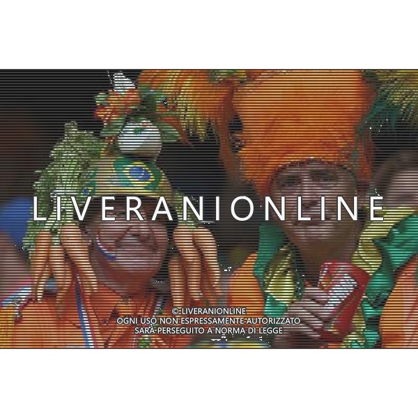 (140613) -- SALVADOR, June 13, 2014 () -- Netherlands\' fans are seen at the Arena Fonte Nova Stadium before a Group B match between Spain and Netherlands of 2014 FIFA World Cup in Salvador, Brazil, June 13, 2014. (/Cao Can) ©photoshot/Agenzia Aldo Liverani sas - ITALY ONLY - EDITORIAL USE ONLY - Spagna Vs Olanda partita del Gruppo B Coppa del Mondo FIFA 2014 in Salvador, in Brasile, 13 giugno 2014