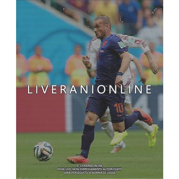 (140613) -- SALVADOR, June 13, 2014 () -- Netherlands\' Wesley Sneijder controls the ball at the Arena Fonte Nova Stadium during a Group B match between Spain and Netherlands of 2014 FIFA World Cup in Salvador, Brazil, June 13, 2014. (/Cao Can) ©photoshot/Agenzia Aldo Liverani sas - ITALY ONLY - EDITORIAL USE ONLY - Spagna Vs Olanda partita del Gruppo B Coppa del Mondo FIFA 2014 in Salvador, in Brasile, 13 giugno 2014