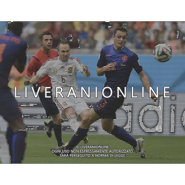 (140613) -- SALVADOR, June 13, 2014 () -- Spain\'s Andres Iniesta vies with Netherlands\'s Stefan de Vrij during a Group B match between Spain and Netherlands of 2014 FIFA World Cup in the Arena Fonte Nova Stadium in Salvador, Brazil, June 13, 2014. (/Yang Lei)(rh) ©photoshot/Agenzia Aldo Liverani sas - ITALY ONLY - EDITORIAL USE ONLY - Spagna Vs Olanda partita del Gruppo B Coppa del Mondo FIFA 2014 in Salvador, in Brasile, 13 giugno 2014