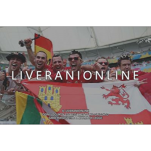 (140613) -- SALVADOR, June 13, 2014 () -- Spain\'s fans cheer at the Arena Fonte Nova Stadium before a Group B match between Spain and Netherlands of 2014 FIFA World Cup in Salvador, Brazil, June 13, 2014. (/Cao Can) ©photoshot/Agenzia Aldo Liverani sas - ITALY ONLY - EDITORIAL USE ONLY - Spagna Vs Olanda partita del Gruppo B Coppa del Mondo FIFA 2014 in Salvador, in Brasile, 13 giugno 2014