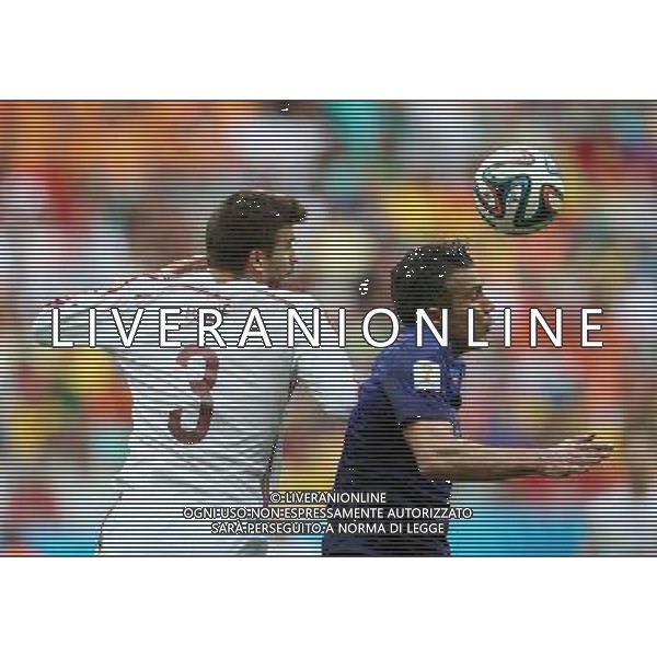(140613) -- SALVADOR, June 13, 2014 () -- Spain\'s Gerard Pique (L) competes for heading the ball at the Arena Fonte Nova Stadium during a Group B match between Spain and Netherlands of 2014 FIFA World Cup in Salvador, Brazil, June 13, 2014. (/Cao Can) ©photoshot/Agenzia Aldo Liverani sas - ITALY ONLY - EDITORIAL USE ONLY - Spagna Vs Olanda partita del Gruppo B Coppa del Mondo FIFA 2014 in Salvador, in Brasile, 13 giugno 2014