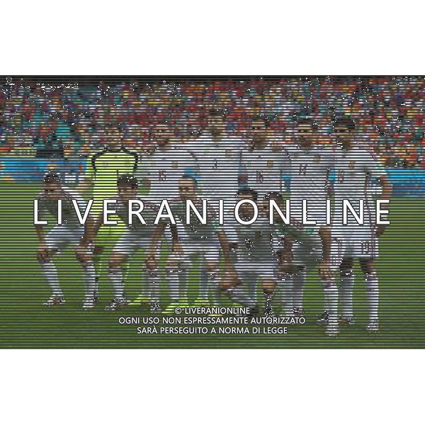 (140613) -- SALVADOR, June 13, 2014 () -- Spain\'s national team members pose for a group photo during a Group B match between Spain and Netherlands of 2014 FIFA World Cup in the Arena Fonte Nova Stadium in Salvador, Brazil, June 13, 2014. (/Cao Can)(rh) ©photoshot/Agenzia Aldo Liverani sas - ITALY ONLY - EDITORIAL USE ONLY - Spagna Vs Olanda partita del Gruppo B Coppa del Mondo FIFA 2014 in Salvador, in Brasile, 13 giugno 2014