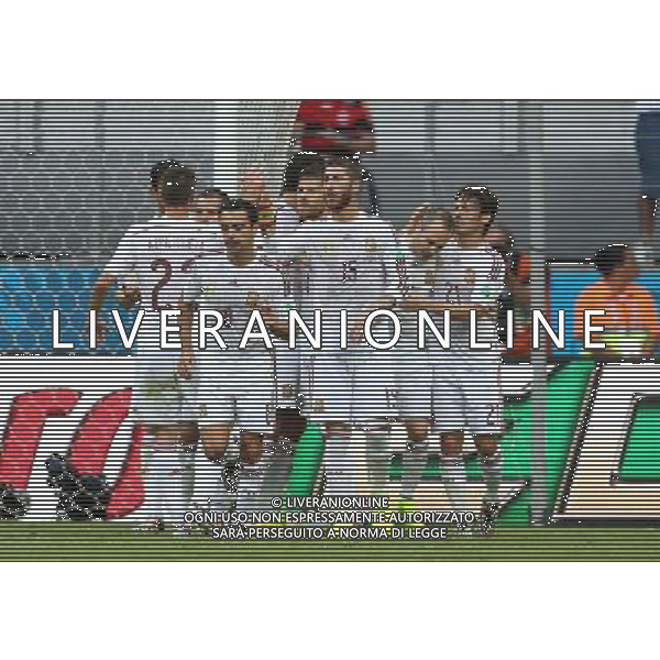 (140613) -- SALVADOR, June 13, 2014 () -- Spain\'s players celebrate for Xabi Alonso (4th R) \'s scoring of a penalty kick at the Arena Fonte Nova Stadium during a Group B match between Spain and Netherlands of 2014 FIFA World Cup in Salvador, Brazil, June 13, 2014. (/Cao Can) ©photoshot/Agenzia Aldo Liverani sas - ITALY ONLY - EDITORIAL USE ONLY - Spagna Vs Olanda partita del Gruppo B Coppa del Mondo FIFA 2014 in Salvador, in Brasile, 13 giugno 2014