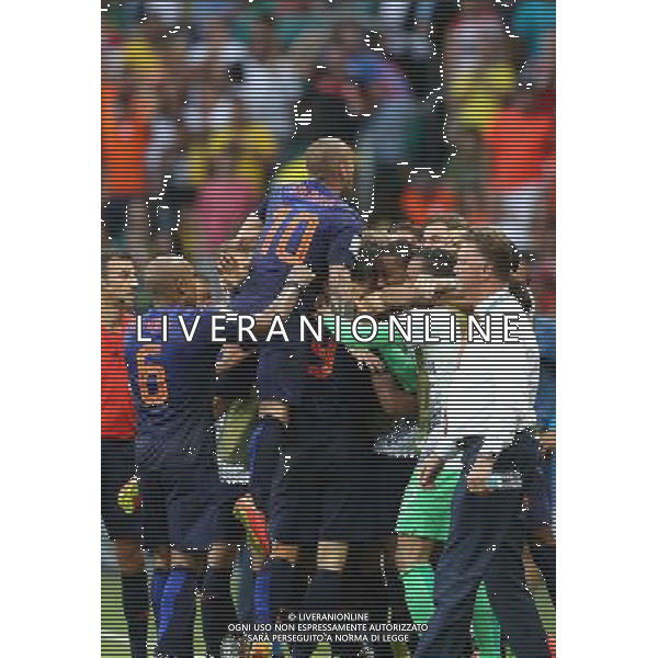 (140613) -- SALVADOR, June 13, 2014 () -- Netherlands\' players celebrate for Robin van Persie\'s goal at the Arena Fonte Nova Stadium during a Group B match between Spain and Netherlands of 2014 FIFA World Cup in Salvador, Brazil, June 13, 2014. (/Cao Can) ©photoshot/Agenzia Aldo Liverani sas - ITALY ONLY - EDITORIAL USE ONLY - Spagna Vs Olanda partita del Gruppo B Coppa del Mondo FIFA 2014 in Salvador, in Brasile, 13 giugno 2014