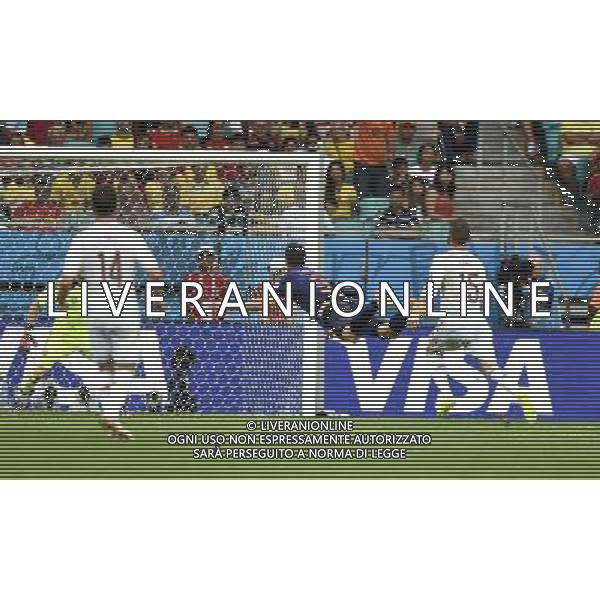 (140613) -- SALVADOR, June 13, 2014 () -- Netherlands\'s Robin van Persie jumps and scores a headball goal during a Group B match between Spain and Netherlands of 2014 FIFA World Cup in the Arena Fonte Nova Stadium in Salvador, Brazil, June 13, 2014. (/Yang Lei)(rh) ©photoshot/Agenzia Aldo Liverani sas - ITALY ONLY - EDITORIAL USE ONLY - Spagna Vs Olanda partita del Gruppo B Coppa del Mondo FIFA 2014 in Salvador, in Brasile, 13 giugno 2014