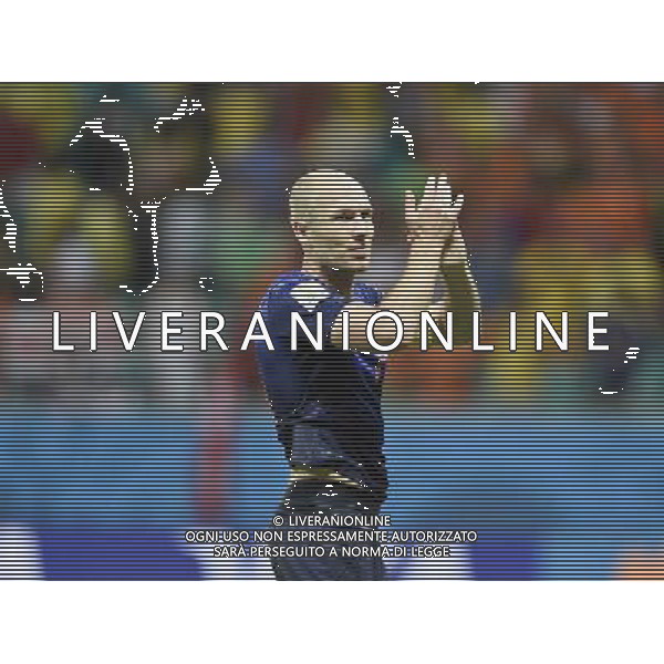(140613) -- SALVADOR, June 13, 2014 () -- Netherlands\' Arjen Robben applauds at the Arena Fonte Nova Stadium after a Group B match between Spain and Netherlands of 2014 FIFA World Cup in Salvador, Brazil, June 13, 2014. Netherlands won 5-1 over Spain on Friday. (/Yang Lei) ©photoshot/Agenzia Aldo Liverani sas - ITALY ONLY - EDITORIAL USE ONLY - Spagna Vs Olanda partita del Gruppo B Coppa del Mondo FIFA 2014 in Salvador, in Brasile, 13 giugno 2014