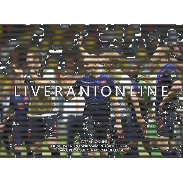 (140613) -- SALVADOR, June 13, 2014 () -- Netherlands\' Arjen Robben (front) celebrates with his teammates at the Arena Fonte Nova Stadium after a Group B match between Spain and Netherlands of 2014 FIFA World Cup in Salvador, Brazil, June 13, 2014. Netherlands won 5-1 over Spain on Friday. (/Yang Lei) ©photoshot/Agenzia Aldo Liverani sas - ITALY ONLY - EDITORIAL USE ONLY - Spagna Vs Olanda partita del Gruppo B Coppa del Mondo FIFA 2014 in Salvador, in Brasile, 13 giugno 2014