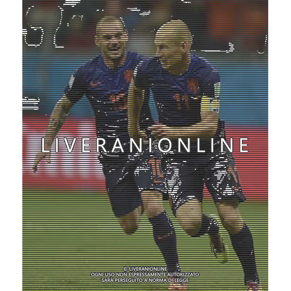 (140613) -- SALVADOR, June 13, 2014 () -- Netherlands\' Arjen Robben (R) celebrates for his second goal, Netherlands\' fifth goal, with his teammate Wesley Sneijder, at the Arena Fonte Nova Stadium during a Group B match between Spain and Netherlands of 2014 FIFA World Cup in Salvador, Brazil, June 13, 2014. Netherlands won 5-1 over Spain on Friday. (/Yang Lei) ©photoshot/Agenzia Aldo Liverani sas - ITALY ONLY - EDITORIAL USE ONLY - Spagna Vs Olanda partita del Gruppo B Coppa del Mondo FIFA 2014 in Salvador, in Brasile, 13 giugno 2014