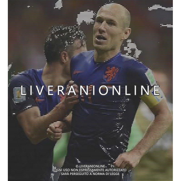 (140613) -- SALVADOR, June 13, 2014 () -- Netherlands\' Arjen Robben (R) reacts after scoring his second goal, Netherlands\' fifth goal, at the Arena Fonte Nova Stadium during a Group B match between Spain and Netherlands of 2014 FIFA World Cup in Salvador, Brazil, June 13, 2014. Netherlands won 5-1 over Spain on Friday. (/Yang Lei) ©photoshot/Agenzia Aldo Liverani sas - ITALY ONLY - EDITORIAL USE ONLY - Spagna Vs Olanda partita del Gruppo B Coppa del Mondo FIFA 2014 in Salvador, in Brasile, 13 giugno 2014