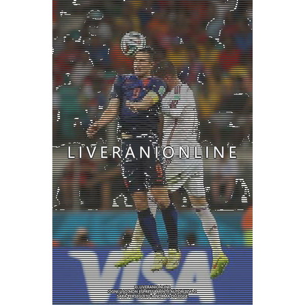 (140613) -- SALVADOR, June 13, 2014 () -- Netherlands\' Robin van Persie (L) competes for a headball with Spain\'s Sergio Ramos at the Arena Fonte Nova Stadium during a Group B match between Spain and Netherlands of 2014 FIFA World Cup in Salvador, Brazil, June 13, 2014. (/Cao Can) ©photoshot/Agenzia Aldo Liverani sas - ITALY ONLY - EDITORIAL USE ONLY - Spagna Vs Olanda partita del Gruppo B Coppa del Mondo FIFA 2014 in Salvador, in Brasile, 13 giugno 2014