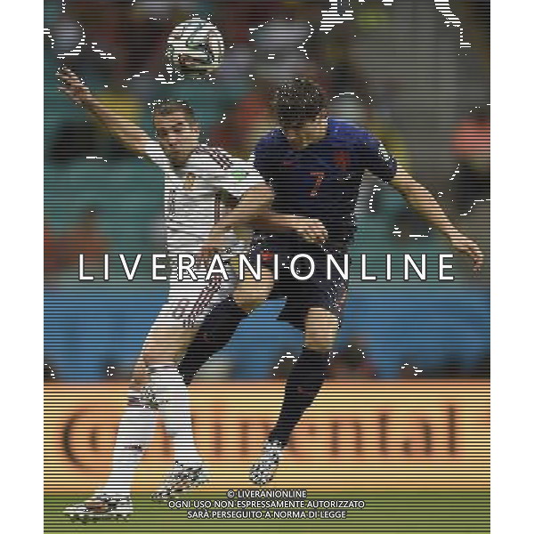 (140613) -- SALVADOR, June 13, 2014 () -- Spain\'s Jordi Alba competes a headball with Netherlands\'s Daryl Janmaat during a Group B match between Spain and Netherlands of 2014 FIFA World Cup in the Arena Fonte Nova Stadium in Salvador, Brazil, June 13, 2014. (/Yang Lei)(rh) ©photoshot/Agenzia Aldo Liverani sas - ITALY ONLY - EDITORIAL USE ONLY - Spagna Vs Olanda partita del Gruppo B Coppa del Mondo FIFA 2014 in Salvador, in Brasile, 13 giugno 2014