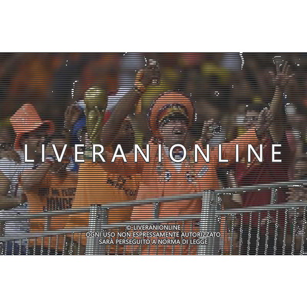 (140613) -- SALVADOR, June 13, 2014 () -- A Netherlands\' fan holding a replica of the FIFA World Cup Trophy cheers for Netherlands\' goal at the Arena Fonte Nova Stadium during a Group B match between Spain and Netherlands of 2014 FIFA World Cup in Salvador, Brazil, June 13, 2014. Netherlands won 5-1 over Spain on Friday. (/Yang Lei) ©photoshot/Agenzia Aldo Liverani sas - ITALY ONLY - EDITORIAL USE ONLY - Spagna Vs Olanda partita del Gruppo B Coppa del Mondo FIFA 2014 in Salvador, in Brasile, 13 giugno 2014