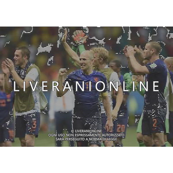 (140613) -- SALVADOR, June 13, 2014 () -- Netherlands\' Arjen Robben (front) celebrates with his teammates at the Arena Fonte Nova Stadium after a Group B match between Spain and Netherlands of 2014 FIFA World Cup in Salvador, Brazil, June 13, 2014. Netherlands won 5-1 over Spain on Friday. (/Yang Lei) ©photoshot/Agenzia Aldo Liverani sas - ITALY ONLY - EDITORIAL USE ONLY - Spagna Vs Olanda partita del Gruppo B Coppa del Mondo FIFA 2014 in Salvador, in Brasile, 13 giugno 2014