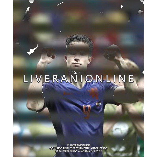 (140613) -- SALVADOR, June 13, 2014 () -- Netherlands\' Robin van Persie makes a gesture as a way of celebrating for team\'s win at the Arena Fonte Nova Stadium after a Group B match between Spain and Netherlands of 2014 FIFA World Cup in Salvador, Brazil, June 13, 2014. Netherlands won 5-1 over Spain on Friday. (/Cao Can) ©photoshot/Agenzia Aldo Liverani sas - ITALY ONLY - EDITORIAL USE ONLY - Spagna Vs Olanda partita del Gruppo B Coppa del Mondo FIFA 2014 in Salvador, in Brasile, 13 giugno 2014