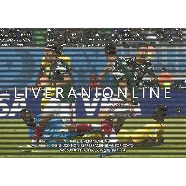 (140613) -- NATAL, June 13, 2014 () -- Mexico\'s players celebrate their goal during a Group A match between Mexico and Cameroon of 2014 FIFA World Cup in the Estadio das Dunas Stadium in NATAL, Brazil, June 13, 2014. (/Lui Siuwai)(rh) ©photoshot/Agenzia Aldo Liverani sas - ITALY ONLY - EDITORIAL USE ONLY - Messico v Camerun partita del Gruppo A Coppa del Mondo FIFA 2014 in Estadio das Dunas Stadium a Natal, Brasile, 13 giugno 2014