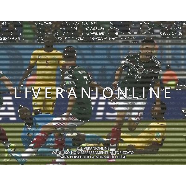 (140613) -- NATAL, June 13, 2014 () -- Mexico\'s Oribe Peralta (R, front) celebrates his goal during a Group A match between Mexico and Cameroon of 2014 FIFA World Cup in the Estadio das Dunas Stadium in NATAL, Brazil, June 13, 2014. (/Lui Siuwai)(rh) ©photoshot/Agenzia Aldo Liverani sas - ITALY ONLY - EDITORIAL USE ONLY - Messico v Camerun partita del Gruppo A Coppa del Mondo FIFA 2014 in Estadio das Dunas Stadium a Natal, Brasile, 13 giugno 2014